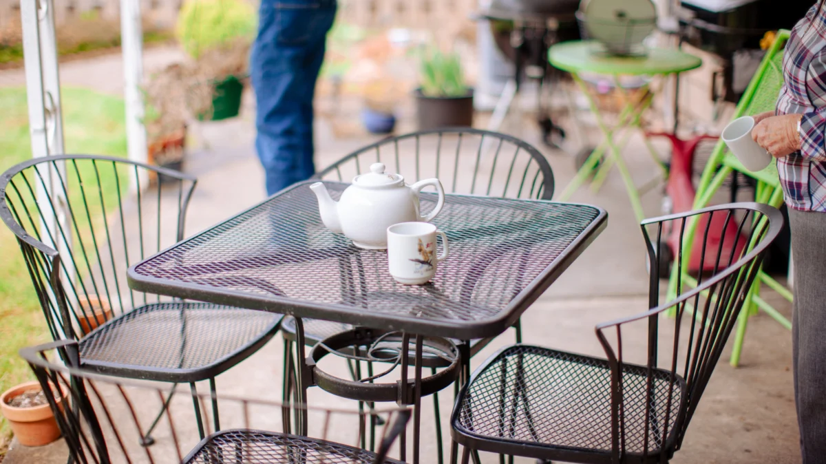 Reviving Vintage Metal: The Professional Guide to Refurbishing Outdoor Furniture