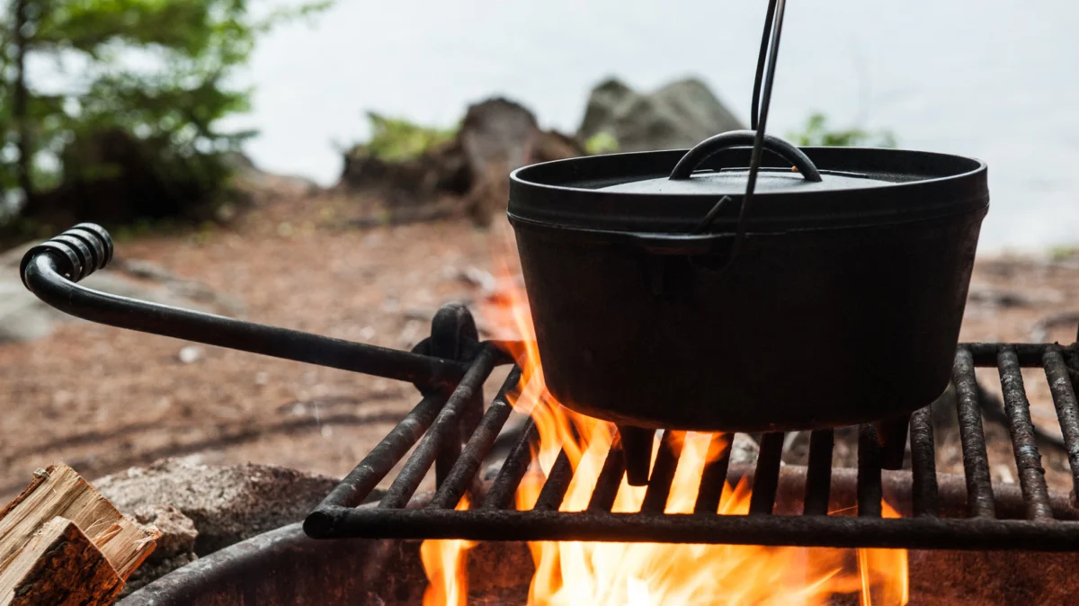 The Sticky Secret of the Trail: How Cowboy-Era Ingenuity Created the Ultimate Egg-Free Cake